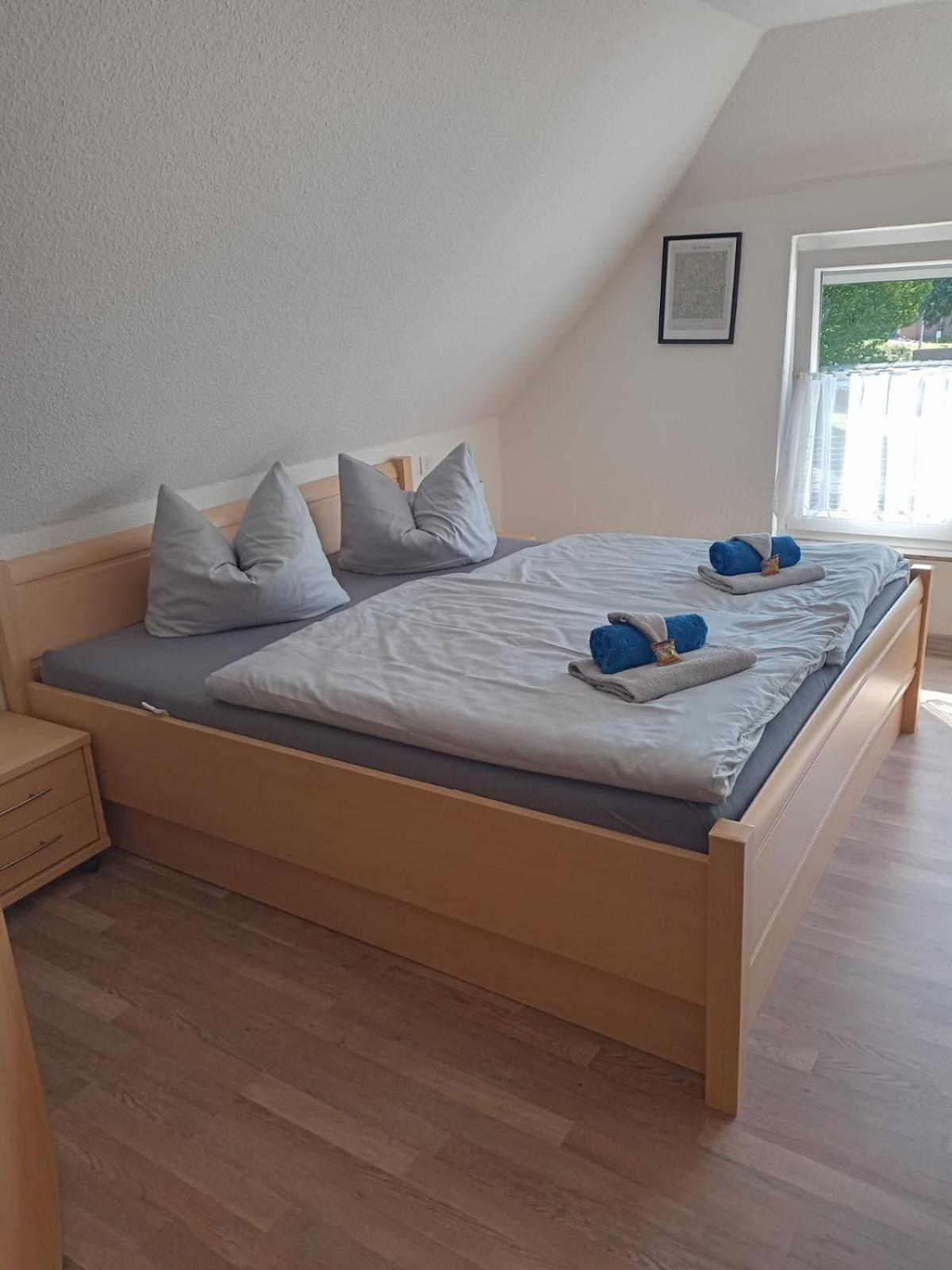 Zentrale Doppelbettzimmer Nordenham Exteriör bild